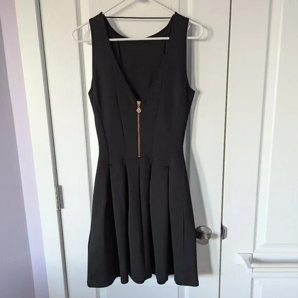 Plunging Neckline LBD, Size 38 - Picture 2 of 7